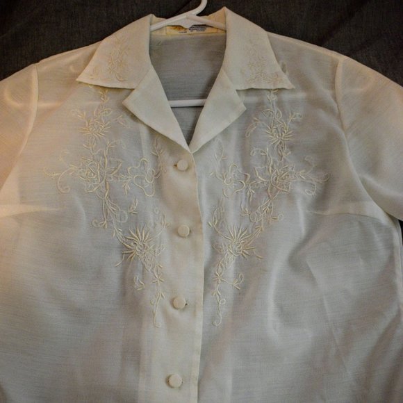 Vintage White Button-Up Embroidered Shirt - Picture 2 of 3